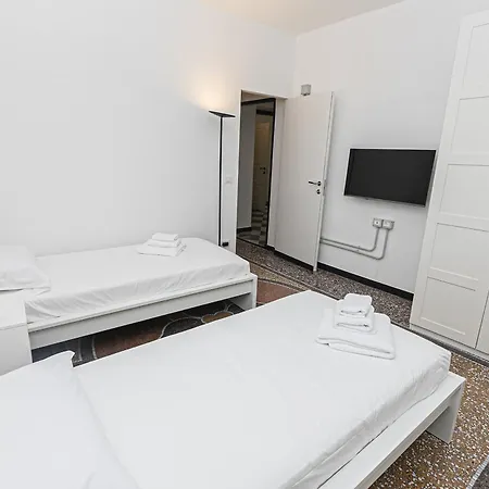 Iflat Historical Luxury San Luca 11 B Janov